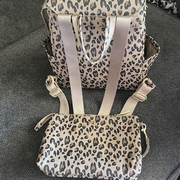 Freshly picked mini classic bag & zip pouch wallet. - Picture 7 of 9